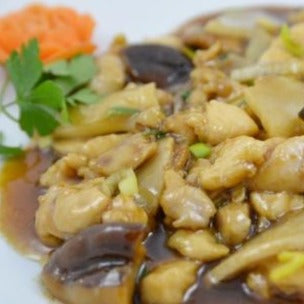 POLLO CON BAMBU Y SETA